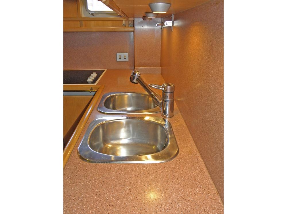 Aft cabin, Accommodation